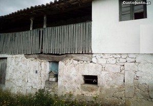 ID: 123001104-89 Moradia em Prado (São Miguel) -Vila Verde