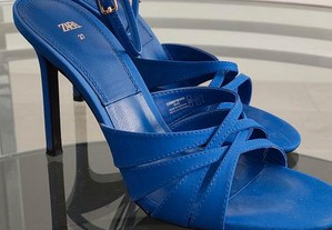 Sapatos salto alto azuis