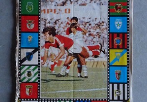Caderneta de cromos de futebol Nacional 82/83