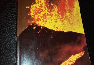 livro "Sismos e Vulcões" de Robert Muir Wood