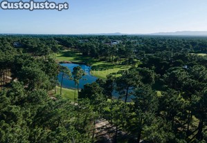 Luxuosa Moradia Renovada com Piscina na Herdade da Aroeira