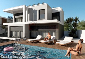 Moradia Independente T4 Com Piscina