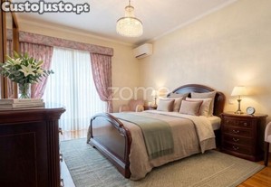 Moradia Premium De Gaveto Com Jardim, 3 Frentes...