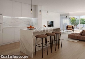 Apartamento T4 - Brito Capelo 1023