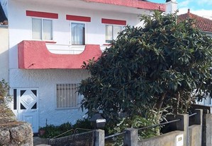 Moradia T4 291 m2 rea bruta de construo c/quintal , Lajeosa do Mondego Celorico da Beira