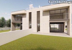 Moradia Geminada Nova T3