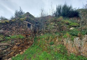 Ruina em Xisto com 72m2 e Terreno em Pai das Donas