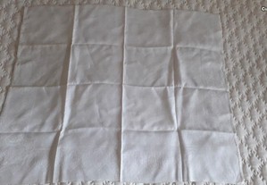 Antigo guardanapo bordado branco