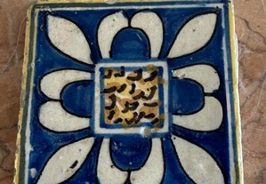 Raro pequeno azulejo (loseta) do final do Sec. XVI / início do Sec. XVII