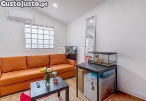 Moradia Renovada Com 2 Estúdios Independentes -...