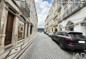 Loja / Estabelecimento Comercial em Évora (São Mamede, Sé, São Pedro e Santo Antão) de 212,00 m²