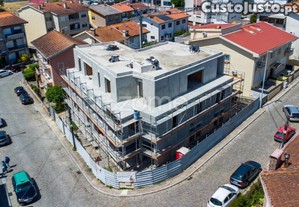 Apartamento T3 Novo, Recuado Com 2 Lugares De...