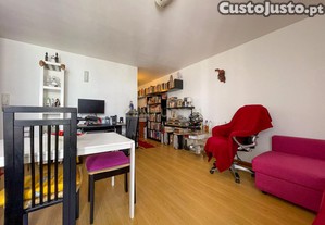 Apartamento T2 Moderno com Varandins na Penha de França | 1º Andar com Elevador