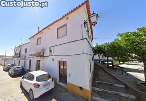 de Edifício na Rua 25 de abril Nº 17 Vila Nova da Baronia (Alvito), com Habitação.