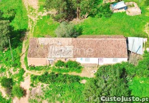 Moradia Térrea Com 180M2 E 4 Hectares Em Monchique