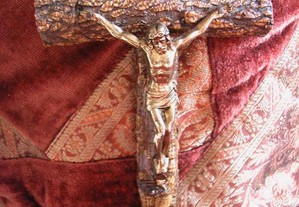 Cristo em Bronze no JIcom cruz em cortiça