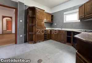 Casa Raiz - Andar Moradia Em Frechas, Junto Ao...