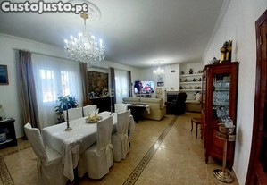 Moradia T4 com Vista Panorâmica em Chaves