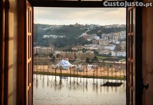 Prdio com vista soberba sobre o rio Mondego
