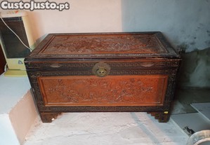 Mala/Arca Chinesa Antiga em Madeira de Cnfora