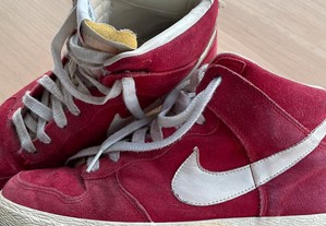 Ténis-Bota Nike Vermelhos e Brancos
