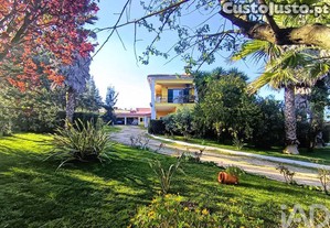 Moradia isolada T8 em Castanheira do Ribatejo e Cachoeiras de 240 m²