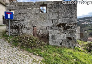 Casa Centenária Para Reconstrução Em Ansiães,...