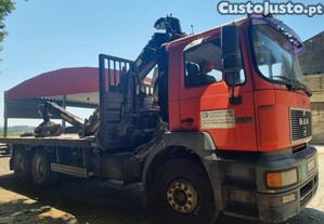 camiao MAN com grua