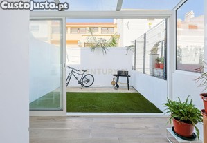 Apartamento T3, Remodelado com Logradouro no Feijó