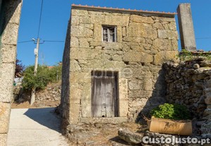 9 Terrenos Urbanos Com Moradias Em Granito E 9...