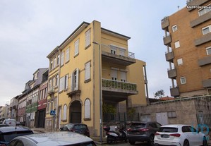 Casa T3 em Porto de 180,00 m²