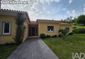 Casa / Villa T4 em Santa Comba Dão e Couto do Mosteiro de 262 m²