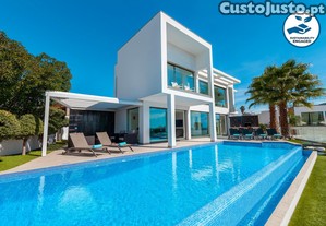 Catalina - Armao de Pra: villa com piscina aquecvel e BBQ
