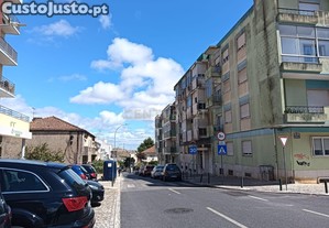 T2 na Zona Central do Cacém   A poucos passos da CP Cacém!