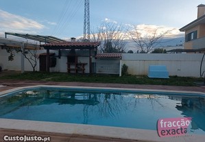 Excelente moradia T4 com piscina e espaço exterior c/ churrasqueira em Grijó