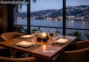 Loja Para Restauração Em Frente Ao Rio Douro -...