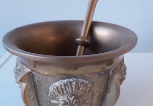 Almofariz de bronze com pilão (antigo)