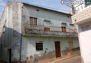 Moradia T4 em fase de restauro - Salvador
