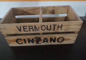Caixa antiga em madeira, da marca VERMOUTH - CINZANO