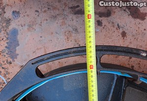 Duas tampas de caixa de visita