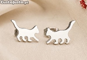 Brincos gato em aço prateado 1 cm