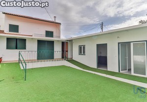 Casa / Villa T9 em São Martinho do Bispo e Ribeira