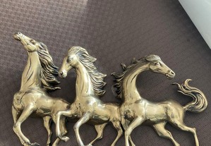 Cavalos em metal para pendurar