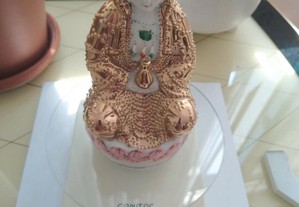 Guan Yin antiga, em porcelana chinesa