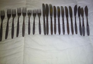 conjunto de 3 talheres (garfo, faca e colher)