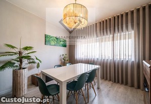 Apartamento T3+1 Como Novo Com Varanda - Antas...