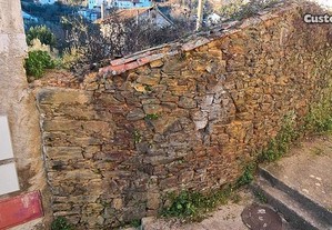 Prédio urbano em ruínas - Castanheira de Pêra