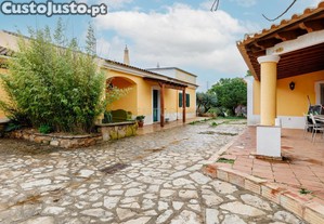 Encantadora Moradia Tradicional com Vista para o Campo em Estoi