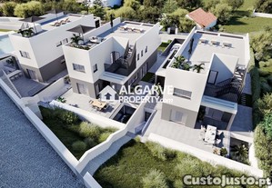 Lote de terreno com projeto para moradia v4 em são brás de alportel, algarve