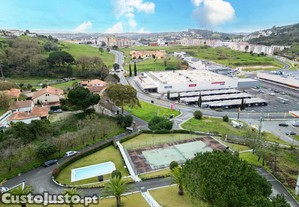 Moradia em Urbanizao a Encosta na cidade de Alcobaa
